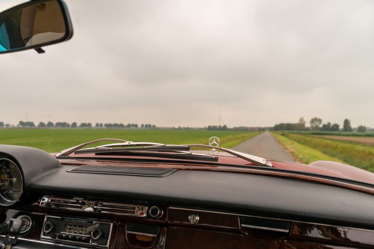 Mercedes-Benz 300 SEL
