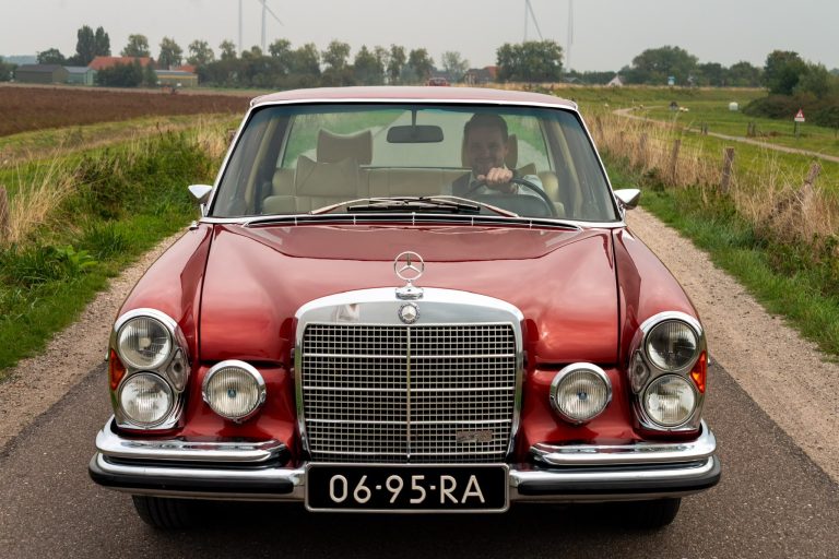 Mercedes-Benz 300 SEL